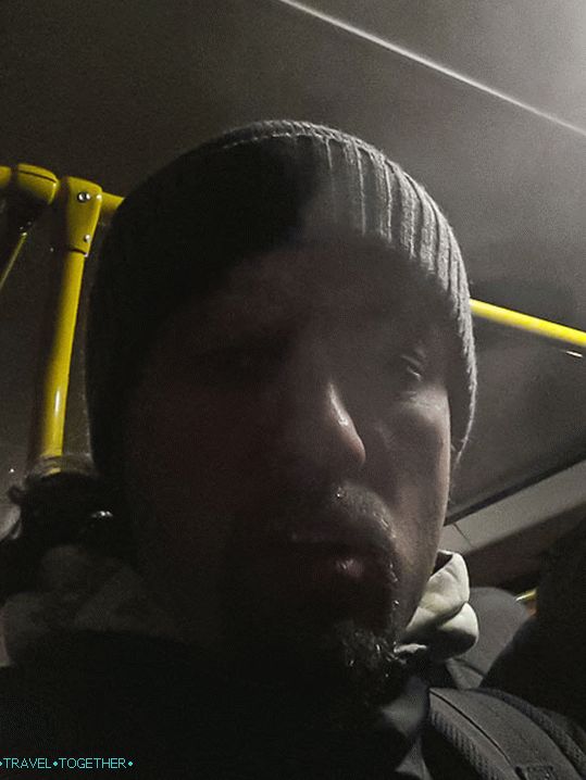 U autobusu, kad su stajali, mislio sam da ću baciti papke