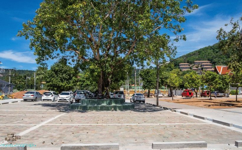 Wat Suwankiriket u Phuketu - hram Karon i noćna tržnica