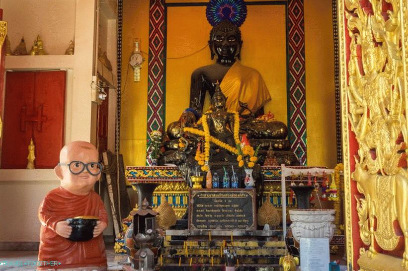 Wat Suwankiriket u Phuketu - hram Karon i noćna tržnica