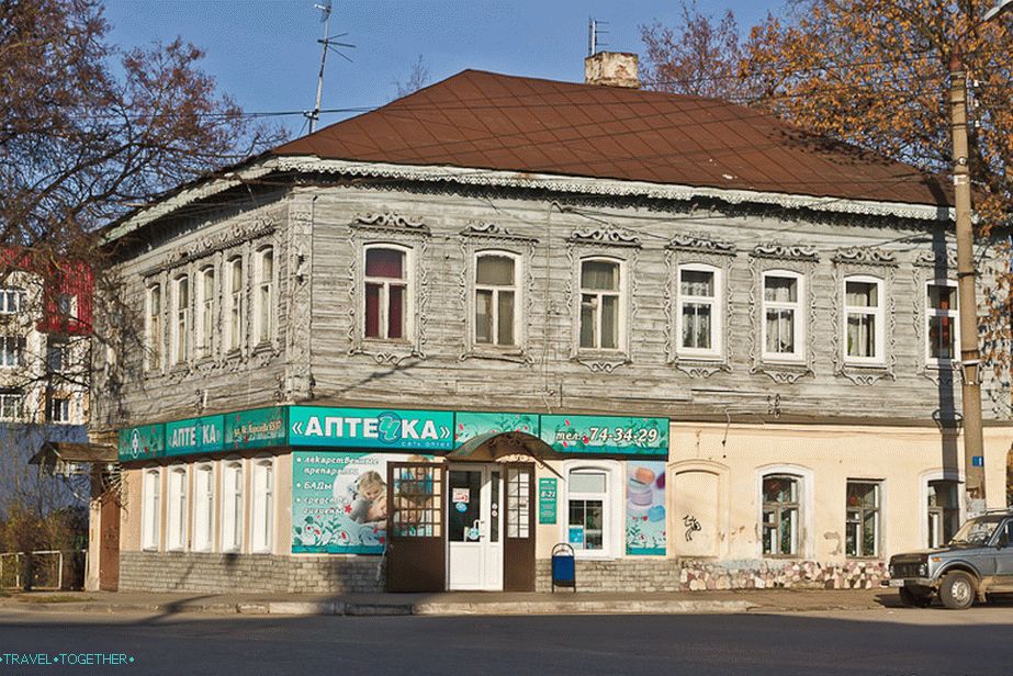 Stare kuće u Kalugi