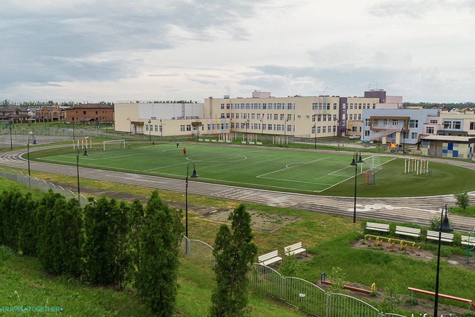 Općinska škola, pogled s brda