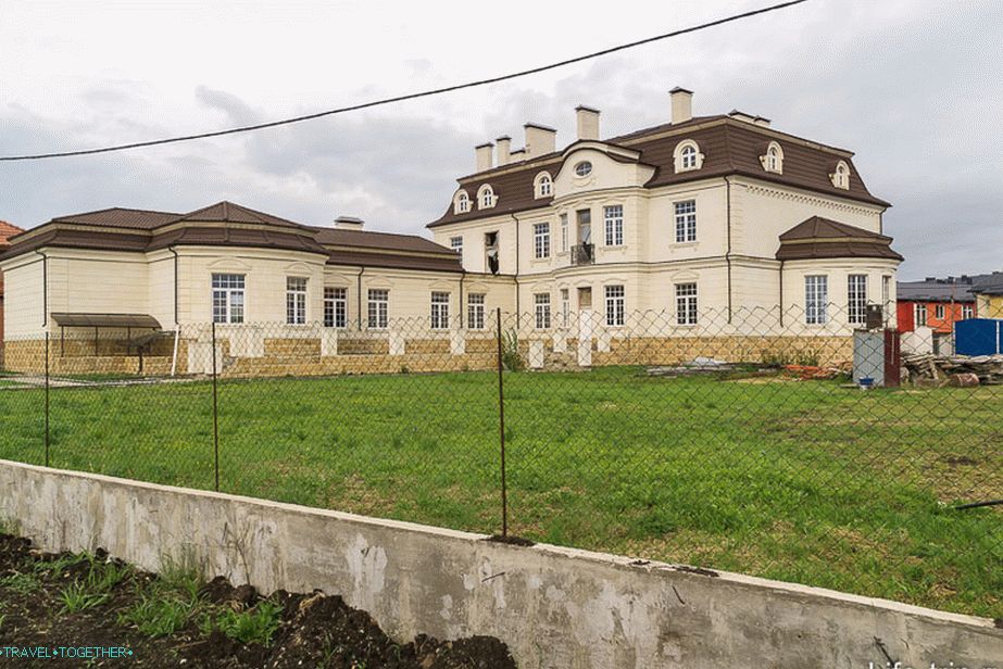 Rezidencija u Europi, čini se da su izvorno samo takve kuće izgrađene ovdje da bi se izgradile