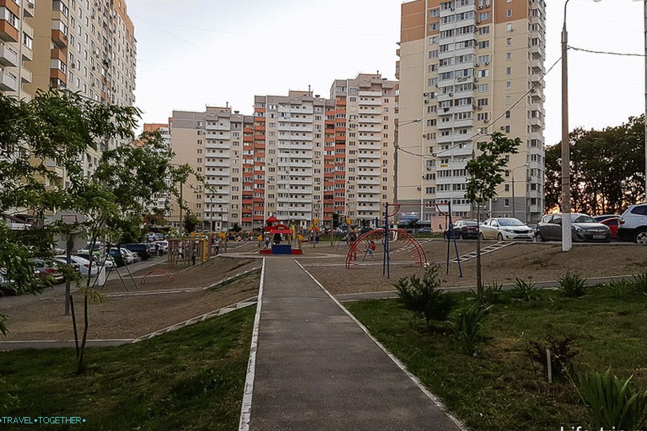 U blizini istočne ulice Kruglikovskaya, vrlo blizu, nema mjesta za parkiranje čak i tijekom dana
