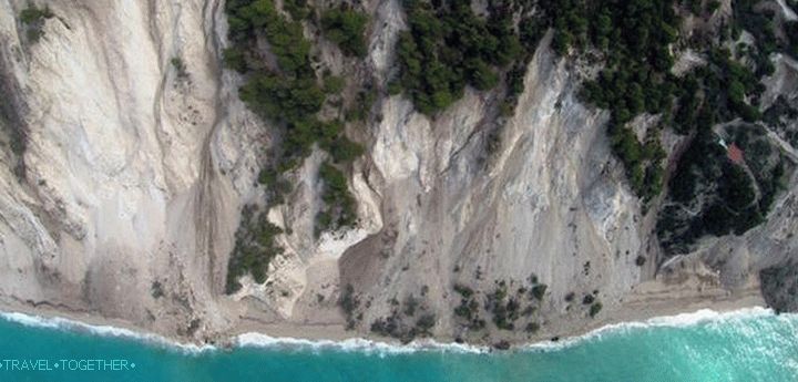 Poznata plaža Ergemni uništena potresom