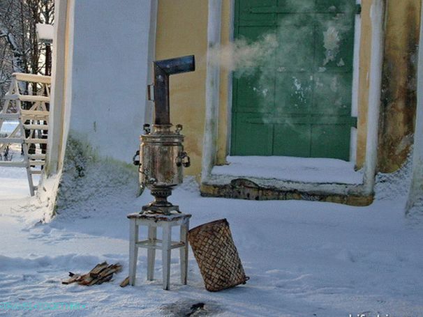 Uglich. Pored Preobraženja katedrale.
